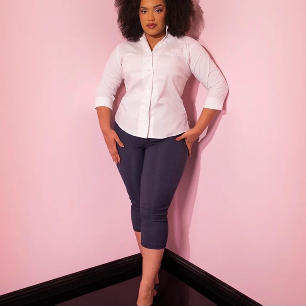 ISO vixen by Micheline pitt denim Capri pants size small or extra small.